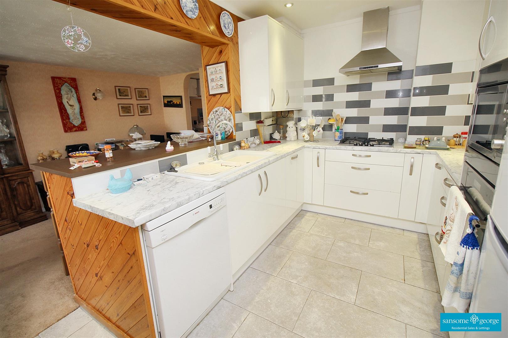 White Lodge Close, Tilehurst, Reading